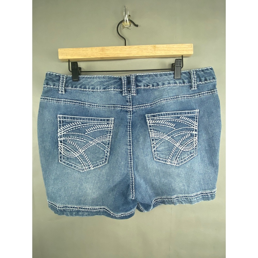 Maurices Womens Denim Shorts Size 13/14 Distressed Contrast‎ Stitch Medium Wash - Picture 7 of 11
